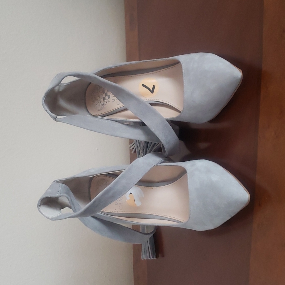 Vince Camuto Nalani pointed toe heels pump.